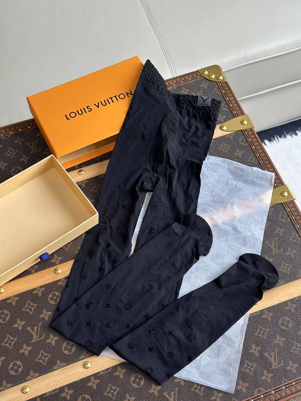 Louis Vuitton Socks LVO00012